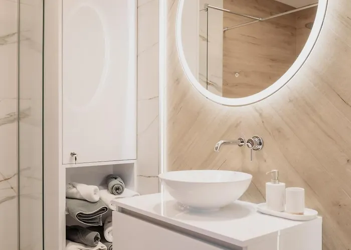 Trzy Wyspy Nyaraló *